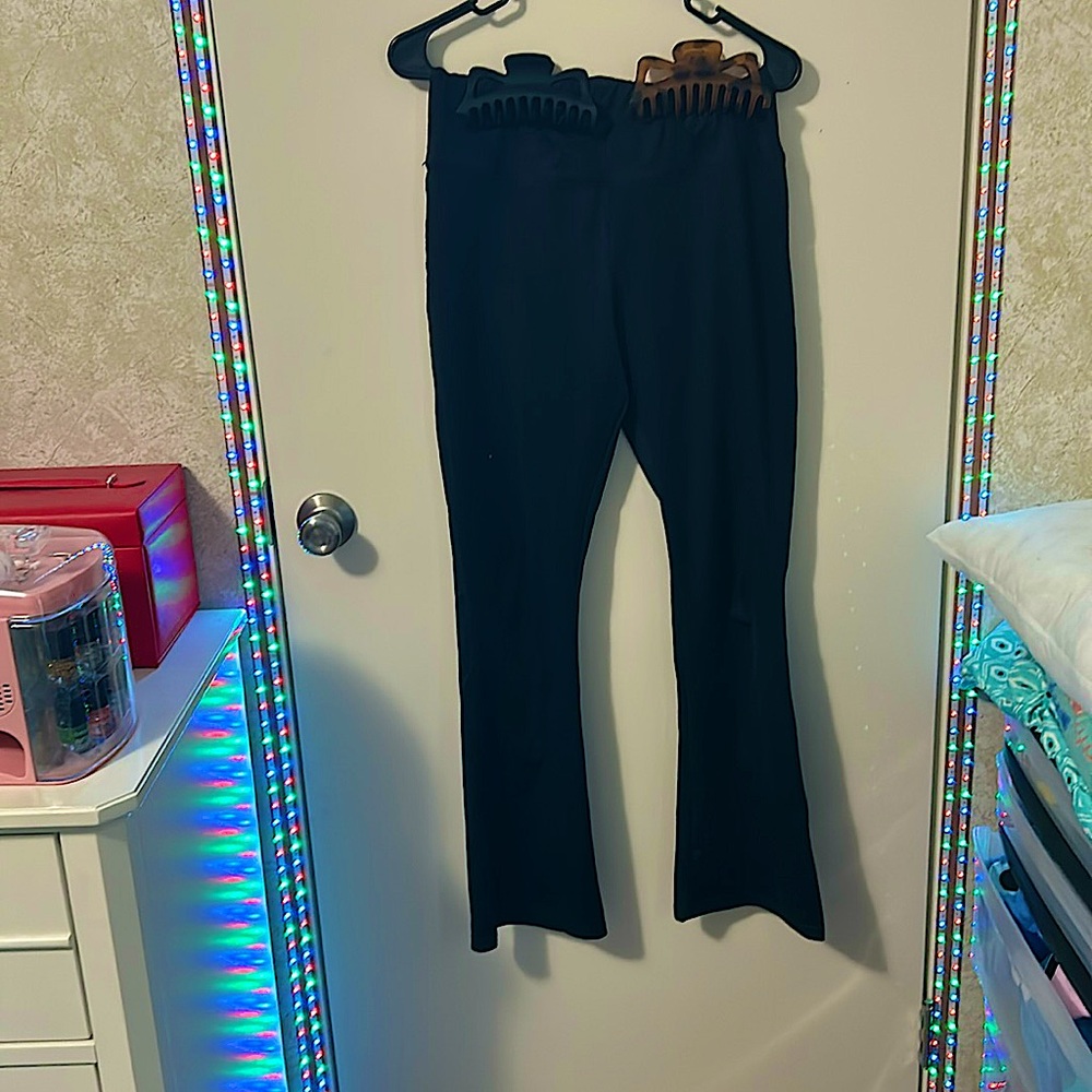 CREACTIVE, large, black flared leggings